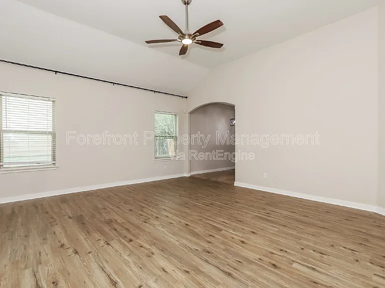 1330 Plaza Lake Dr — Photo 5
