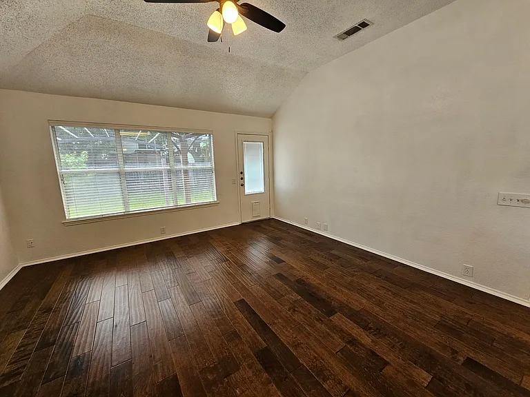 1128 Marshall Dr — Photo 29
