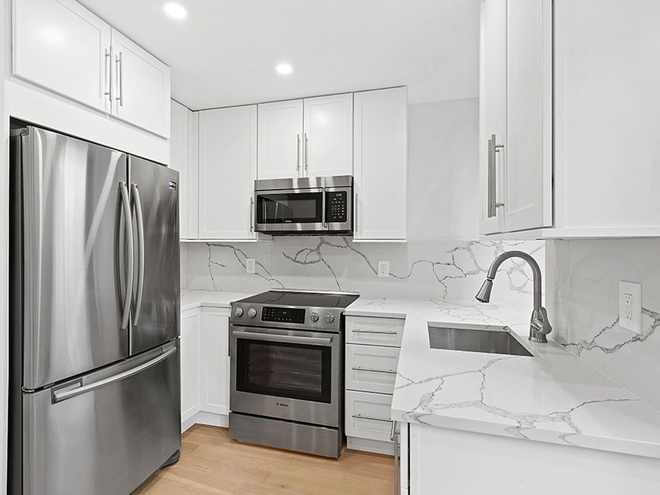 1st image of 155 E 47th St APT 15G