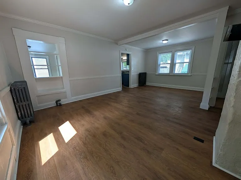 258 Essex St — Photo 11
