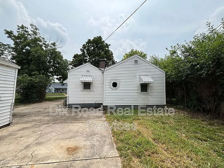 2827 Oxford Ave — Photo 4