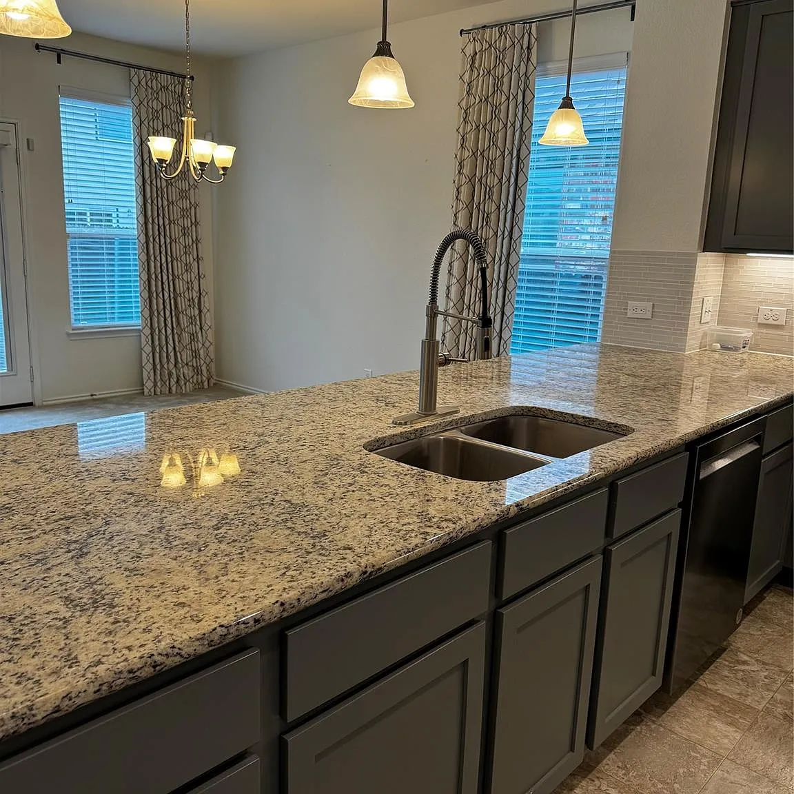 4 bed, 2.0 bath, 1678 sqft, $2,300 — Photo 4