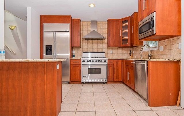 1st image of 457 Grandview Ave #3