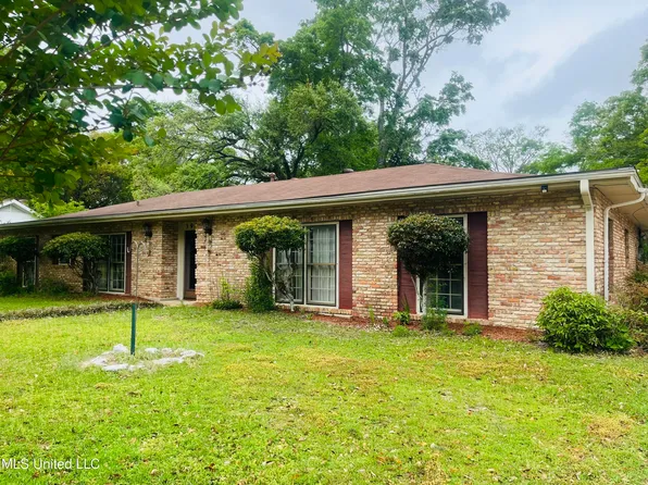 3919 Riverwood Dr, Moss Point, MS 39563