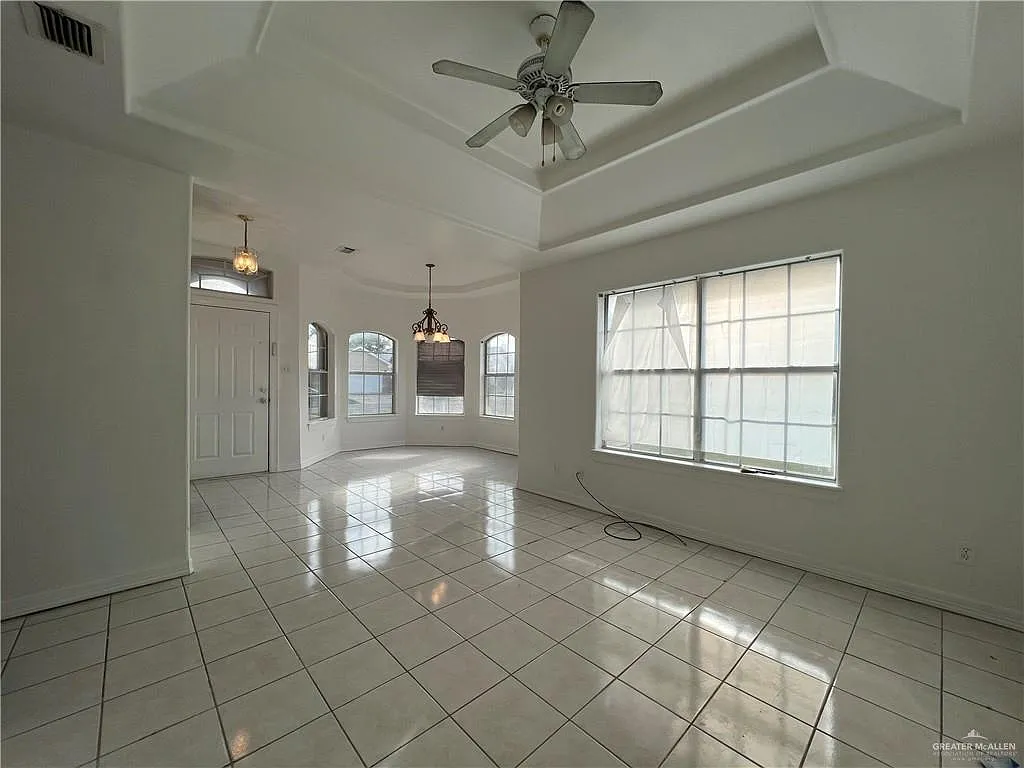 4 bed, 2.5 bath, 1489 sqft, $1,500 — Photo 2