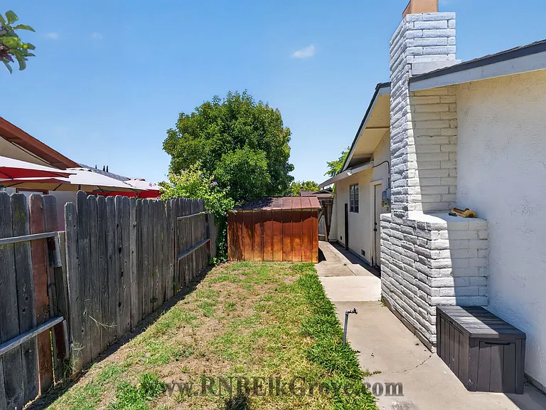 6844 Sandrock Way — Photo 39
