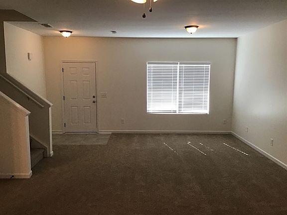 3rd image of 708 White Oak Dr