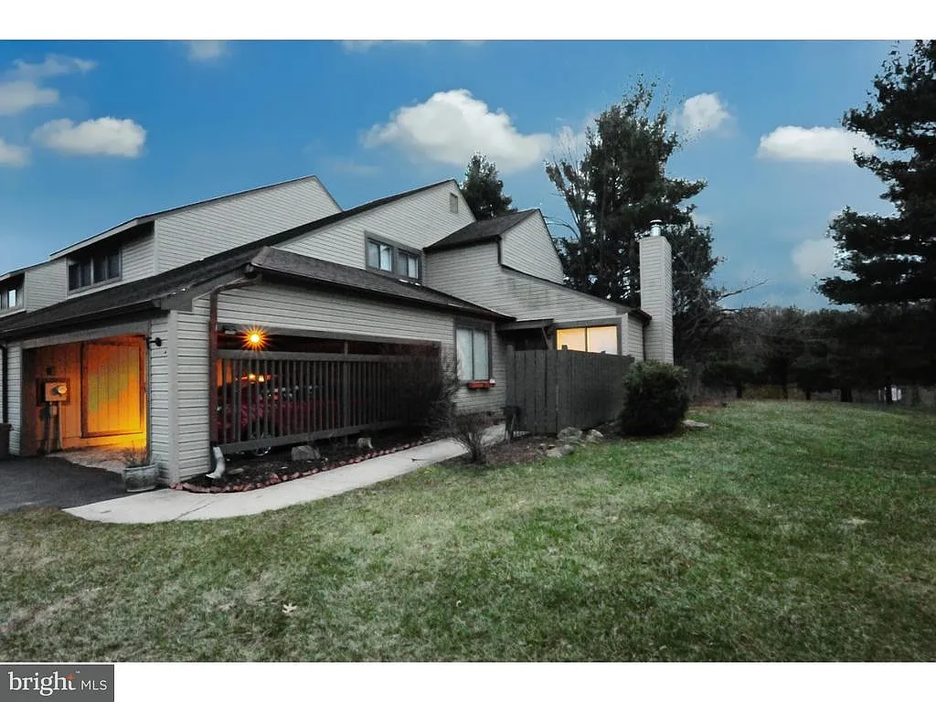 442 Bridge St photo 1