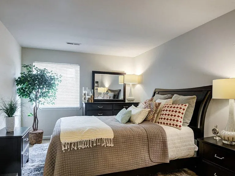 Eagles Crest Apartment Homes — Photo 9
