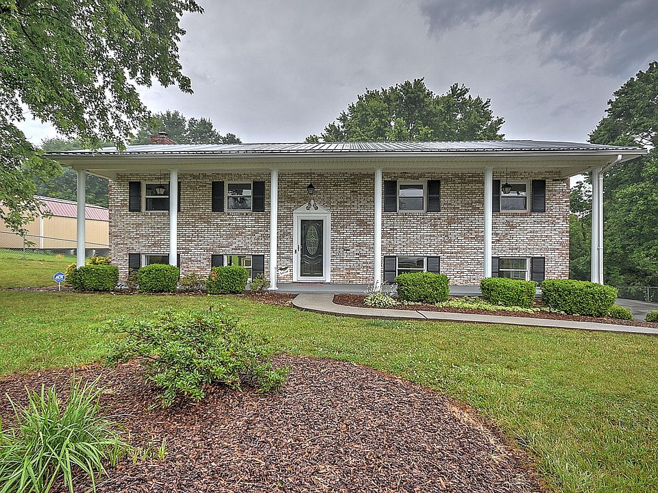 1st image of 704 Redwood Dr