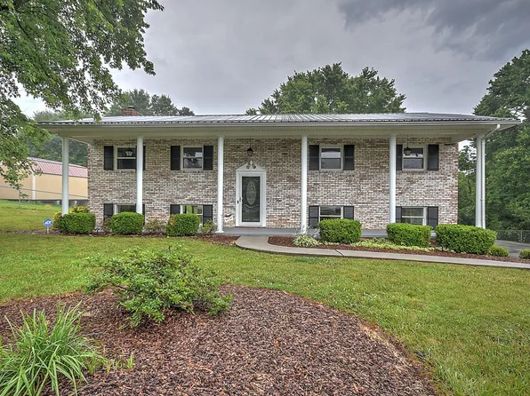 704 Redwood Dr, Mt Carmel, TN 37645