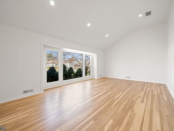 4th image of 181 Haddenfield Rd
