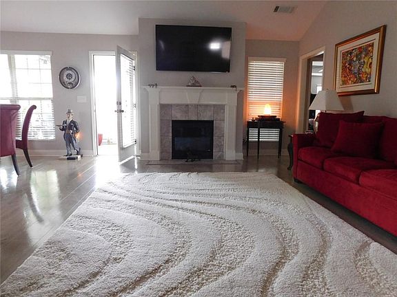 4th image of 4641 Sweetwater Dr