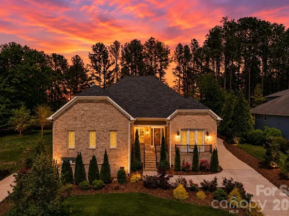 209 Holdsworth Dr, Mount Holly, NC 28120