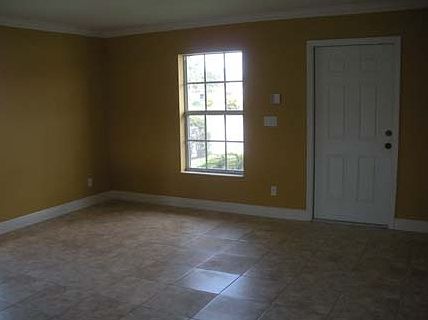 2nd image of 2514 Summit Blvd