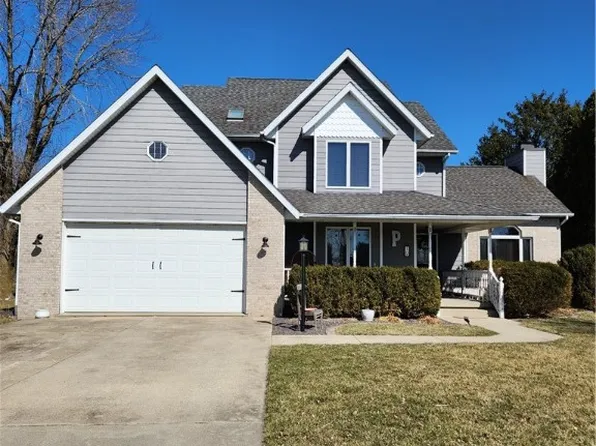 19 Country Club Ests, Sullivan, IL 61951