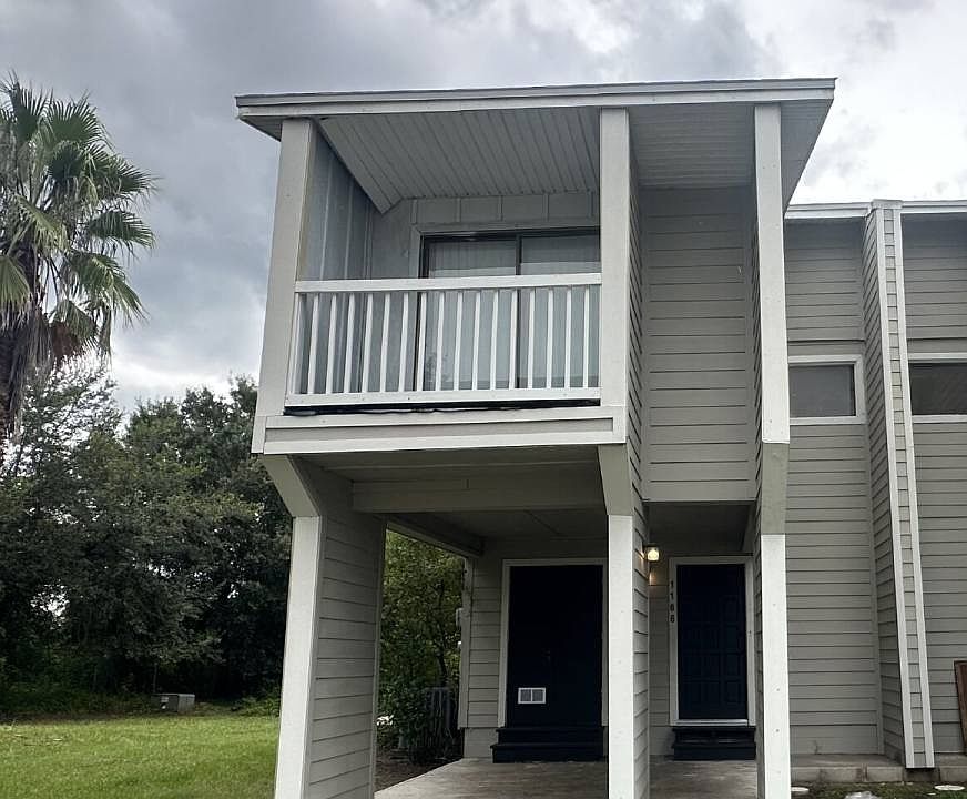 1st image of 1106 Country Club Ln