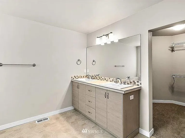 16307 8th Ave E — Photo 11