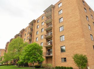 1777 W Crystal Ln UNIT 102, Mount Prospect, IL 60056