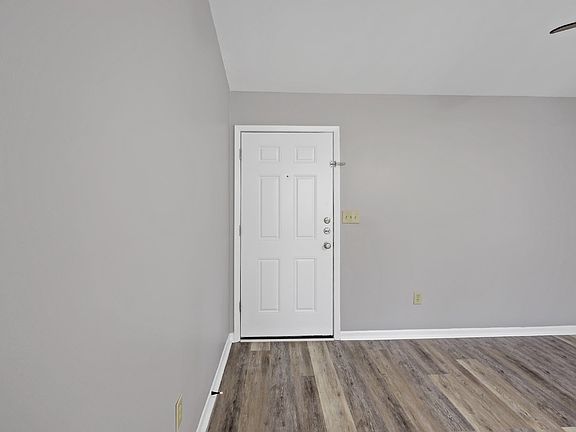 3rd image of 901 Balcones Dr APT 70