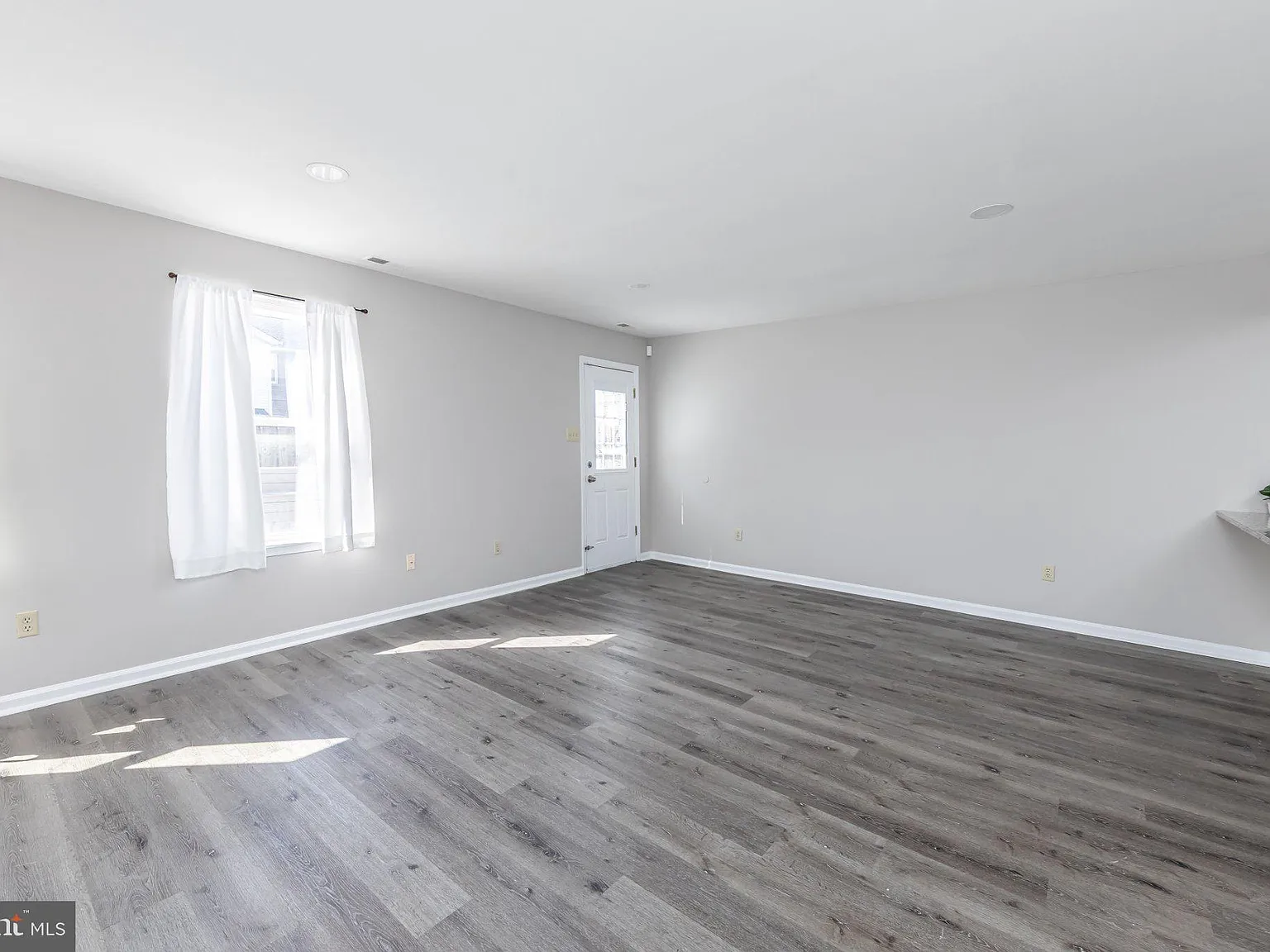 3 bed, 1.5 bath, 1500 sqft, $2,500 — Photo 4