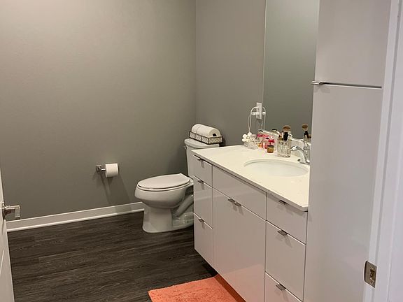 4th image of 200 Des Moines St APT 313