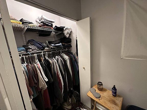 5th image of 2827 N Clark St #203