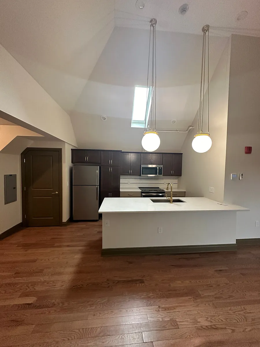 Building Photo - 696 Seneca St #3B
