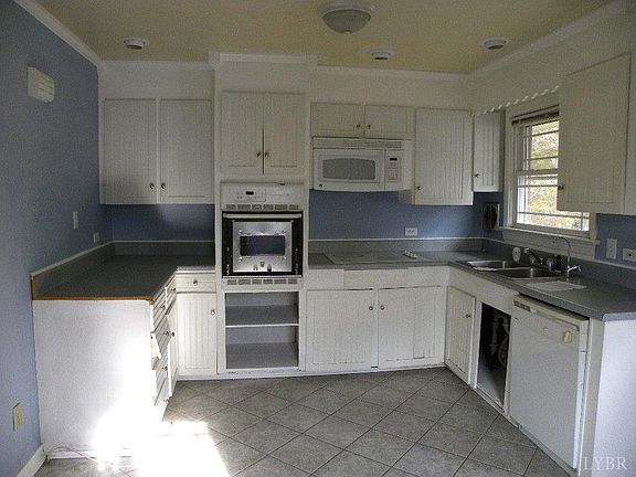 3rd image of 1024 Dandridge Dr