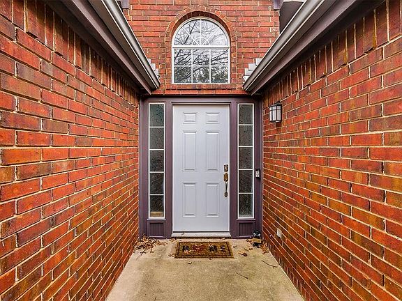 4th image of 725 Lionel Way