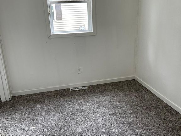 3rd image of 344 W Spruce Dr #1