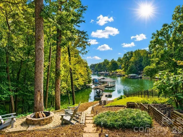 125 Hickory Point Ct, Statesville, NC 28677