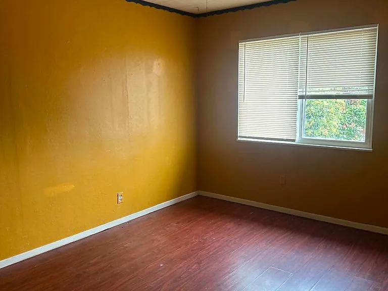 3560 N Delaware Ave — Photo 9