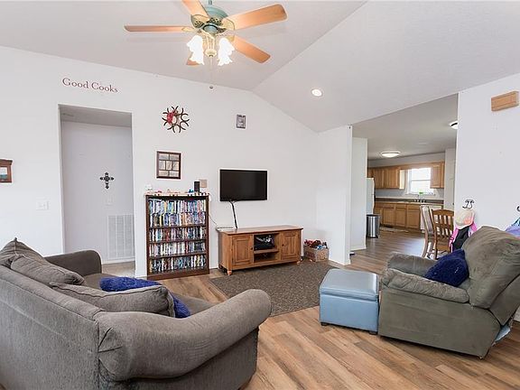 4th image of 589 Madison St #7617
