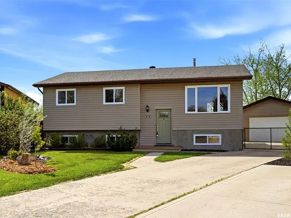 834 ERB BAY, Regina, SK S4N 7B1