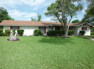 10 Donna Dr, Uvalde, TX 78801