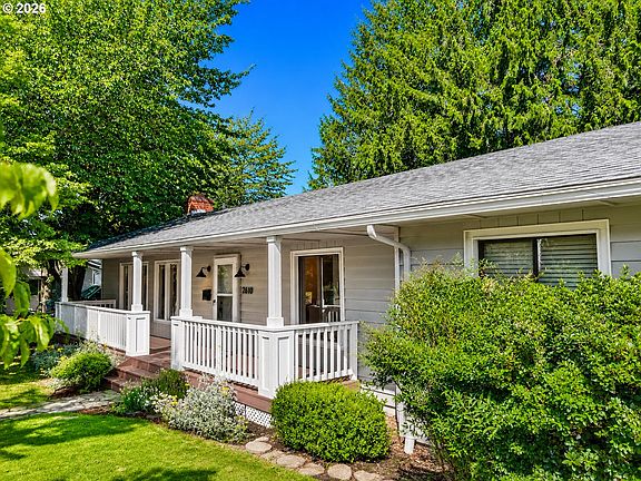 3rd image of 2610 NE 107th Ave