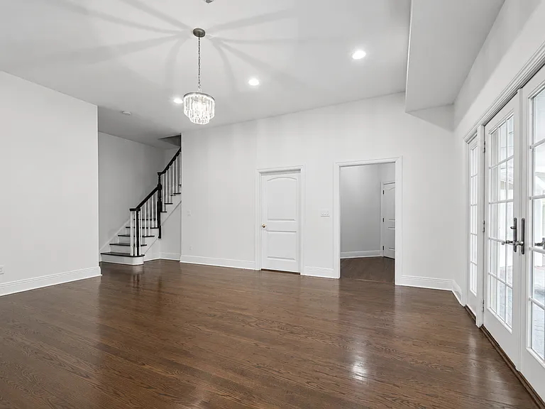 122 Helen Ct — Photo 37