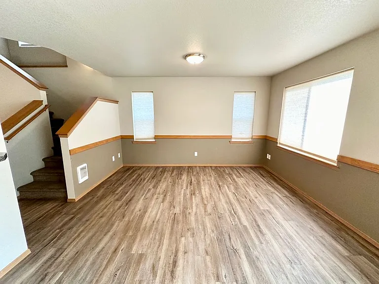 2102 N Yellowstone St — Photo 27