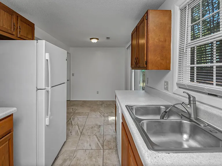 220 N Donar Dr — Photo 16