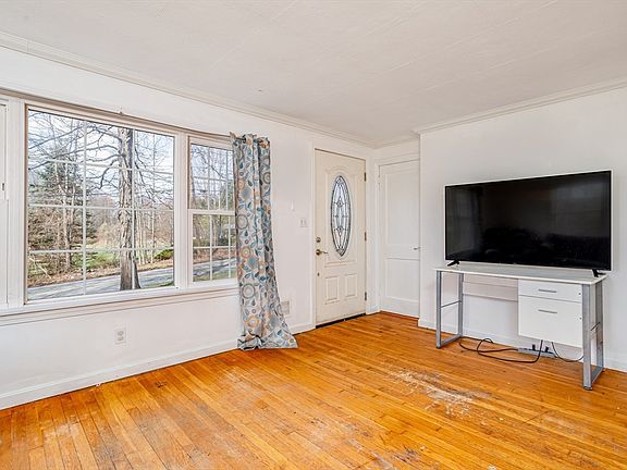 4th image of 30 S Meadow Rd