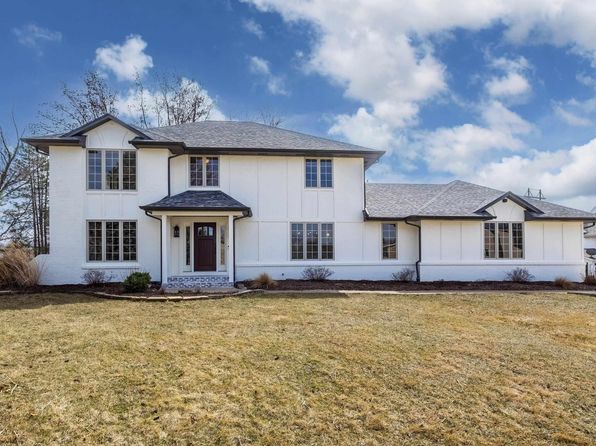 3320 E Ridge Dr, Bettendorf, IA 52722