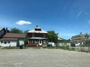 28 Pearl St, Malone, NY 12953