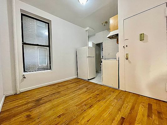 5th image of 357 W 54th St #31A