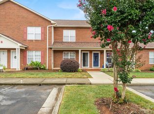 102 Brandywine Dr NE APT R4, Conover, NC 28613