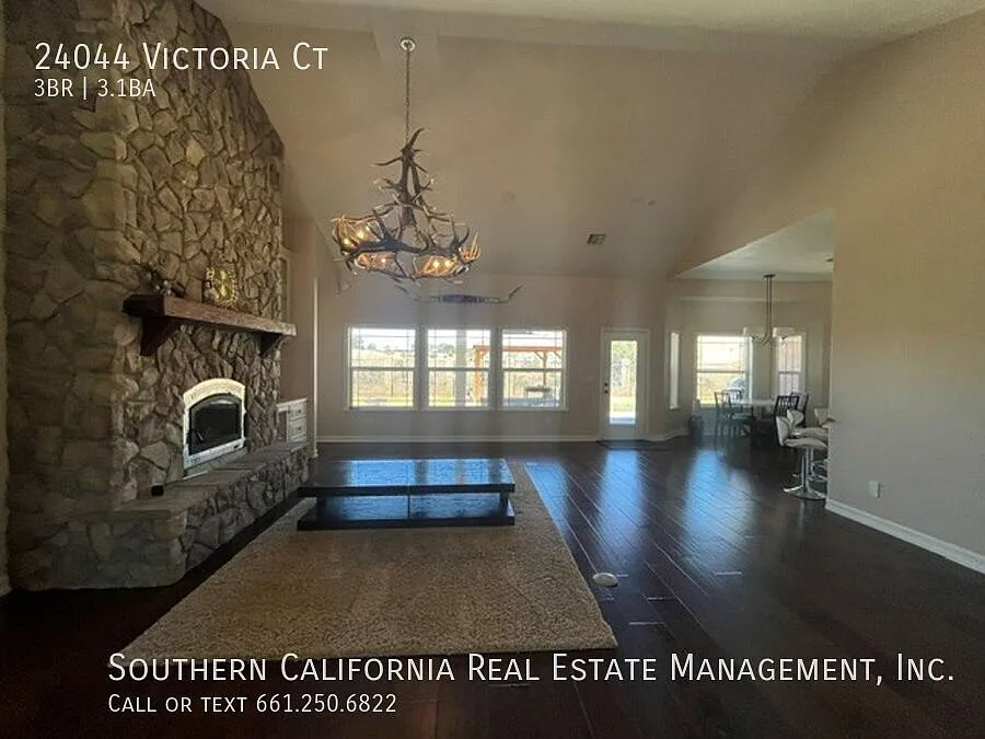 Custom Home in Country Setting — Photo 2