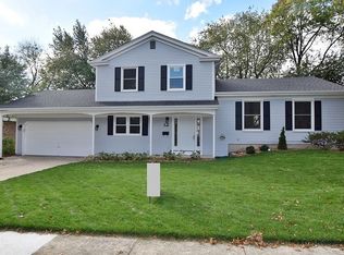 12 Juniper Dr, North Aurora, IL 60542