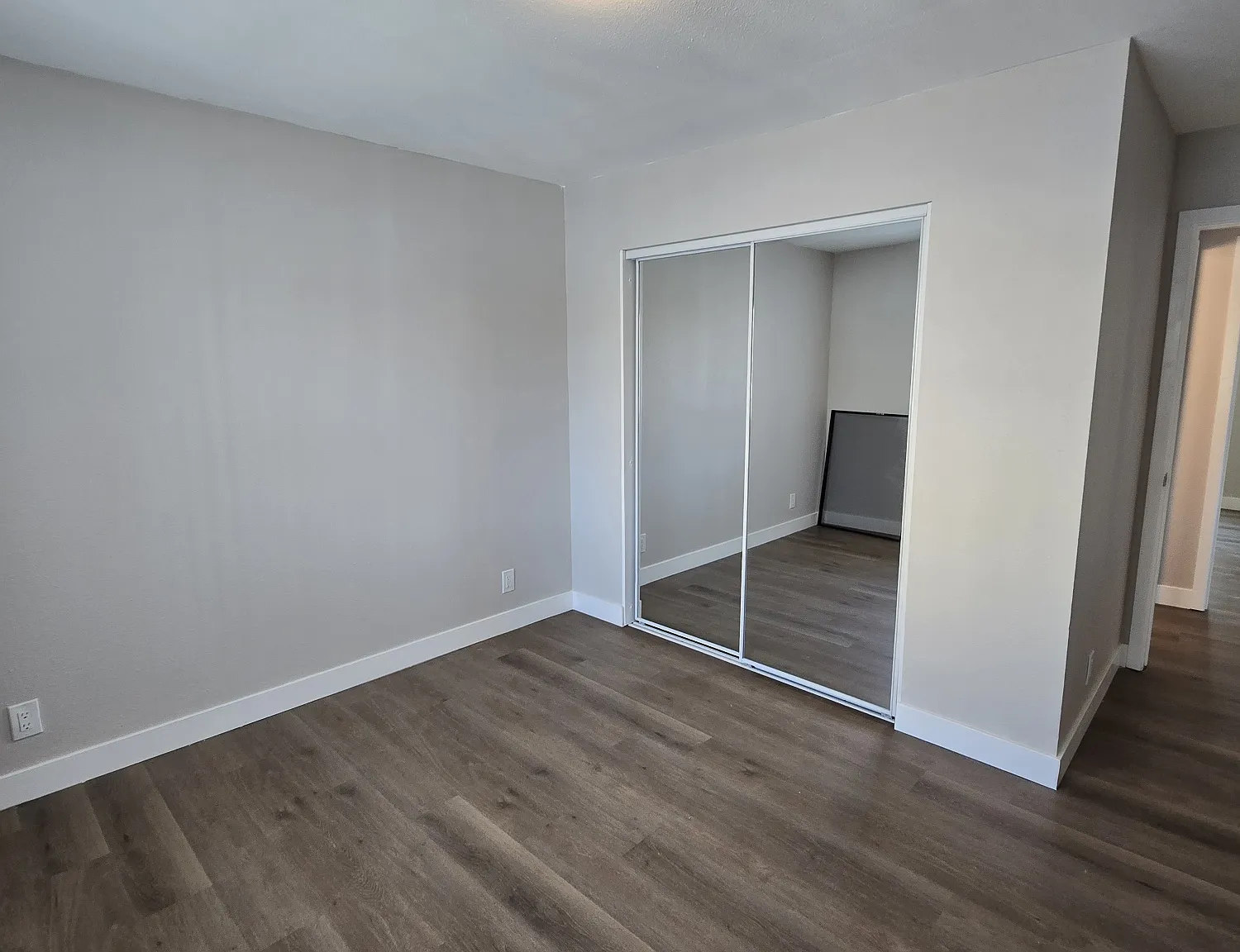 2 bed, 700 sqft, $2,600 — Photo 3