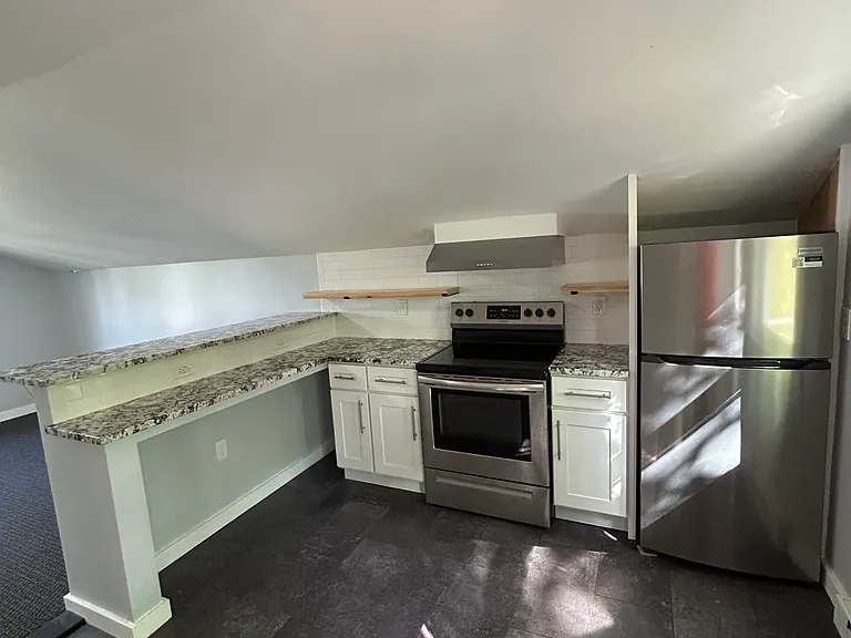 206 Hillcrest Ave — Photo 1
