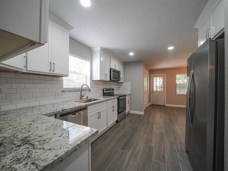 7818 Beaufort Dr — Photo 22